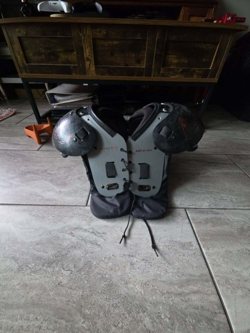 Adams ASP II Shoulder Pads Size Shoulders 14-15 weight 120-140 MIssing 1 Strap